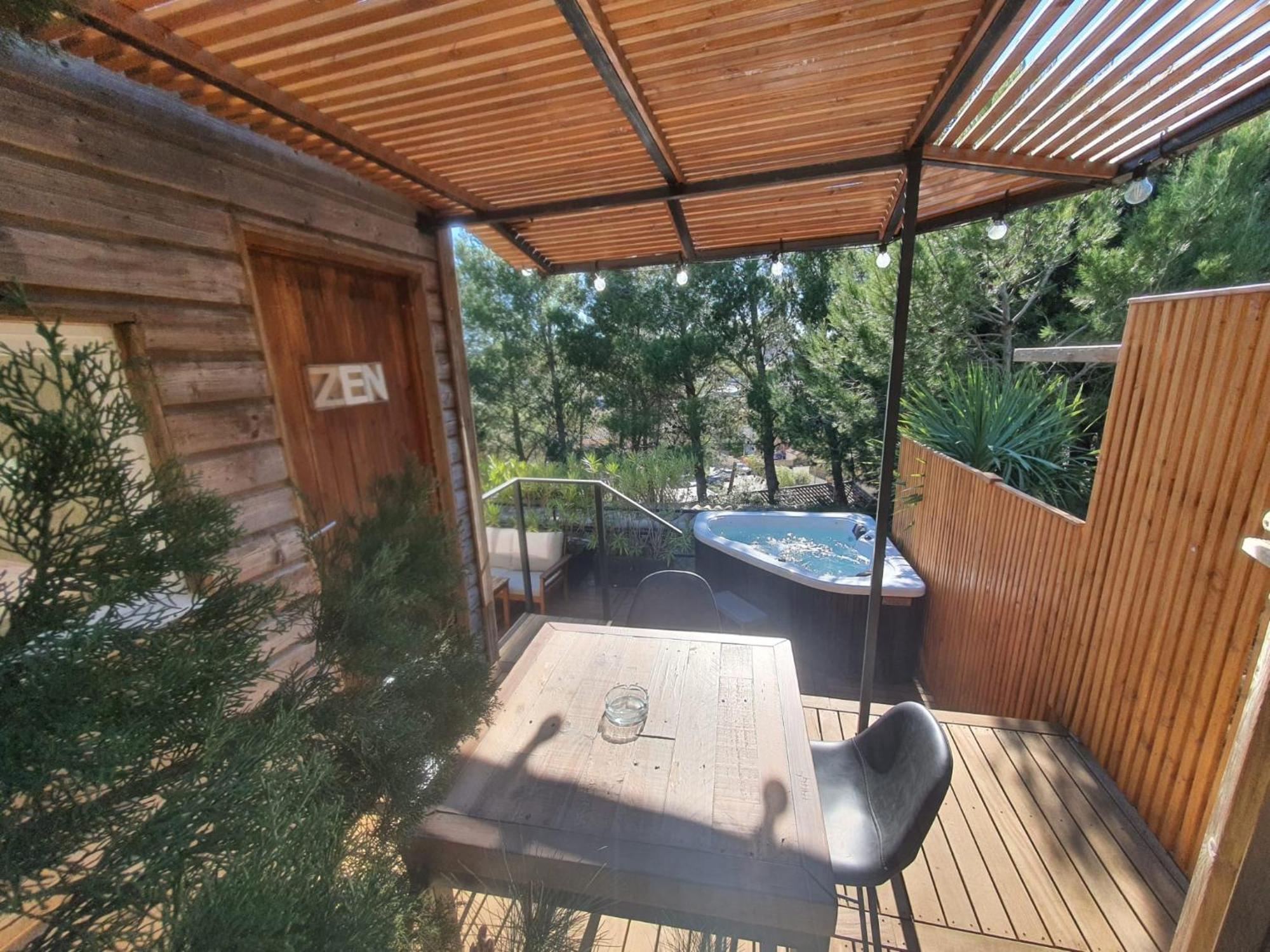 Les Jardins De L'oustal Hébergement de vacances *